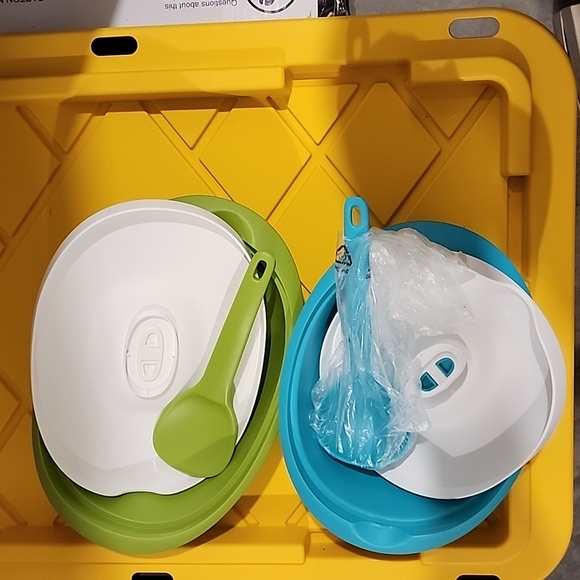 Tupperware serving essentials - Picture 1 of 3
